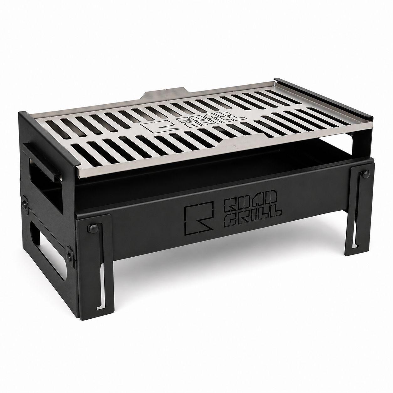 Road Cochamó en tres cuartos, con el logo Road Grill troquelado en el cuerpo y las patas plegables desplegadas
